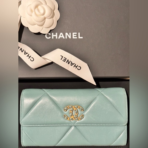 Chanel Lambskin Quilted Wallet - Picture 5 of 10